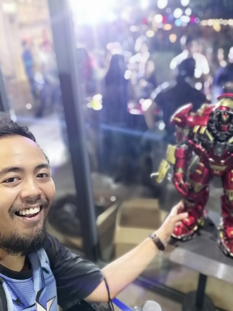 Hot Toys Hulkbuster Oppo pop up store opening BGC