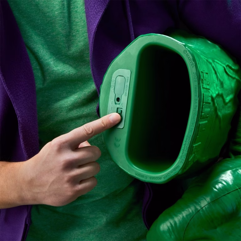 marvel legends incredible hulk fist roleplay (3)