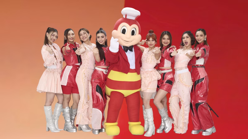 jollibee with bini jollibini meals (1)
