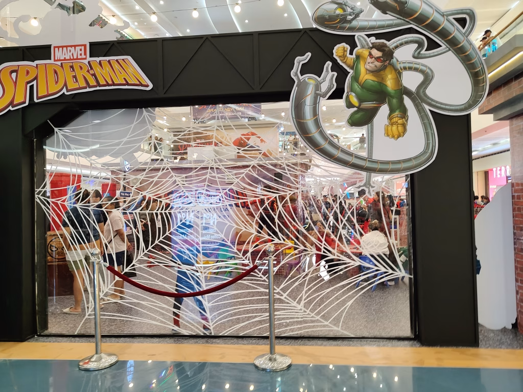 spiderman world of webs sm mall of asia (2)