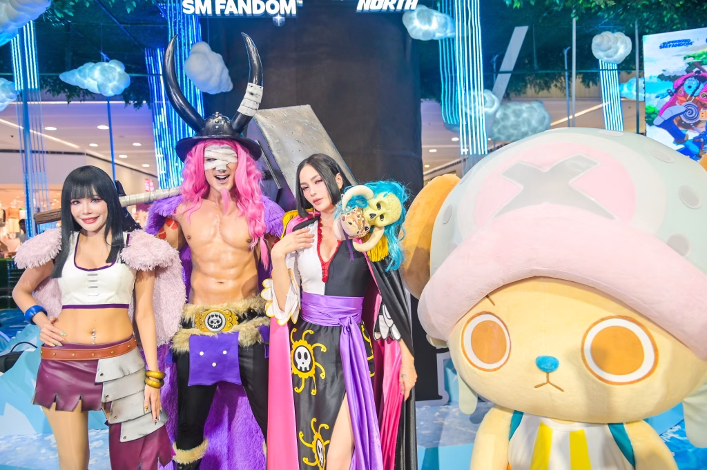 Cosplayers Myrtle Sarrosa, Prince de Guzman, and Arci Munoz with Tony Tony Chopper