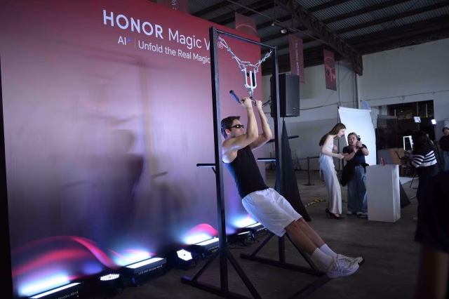 HONOR Magic V6 vs Aircraft 8