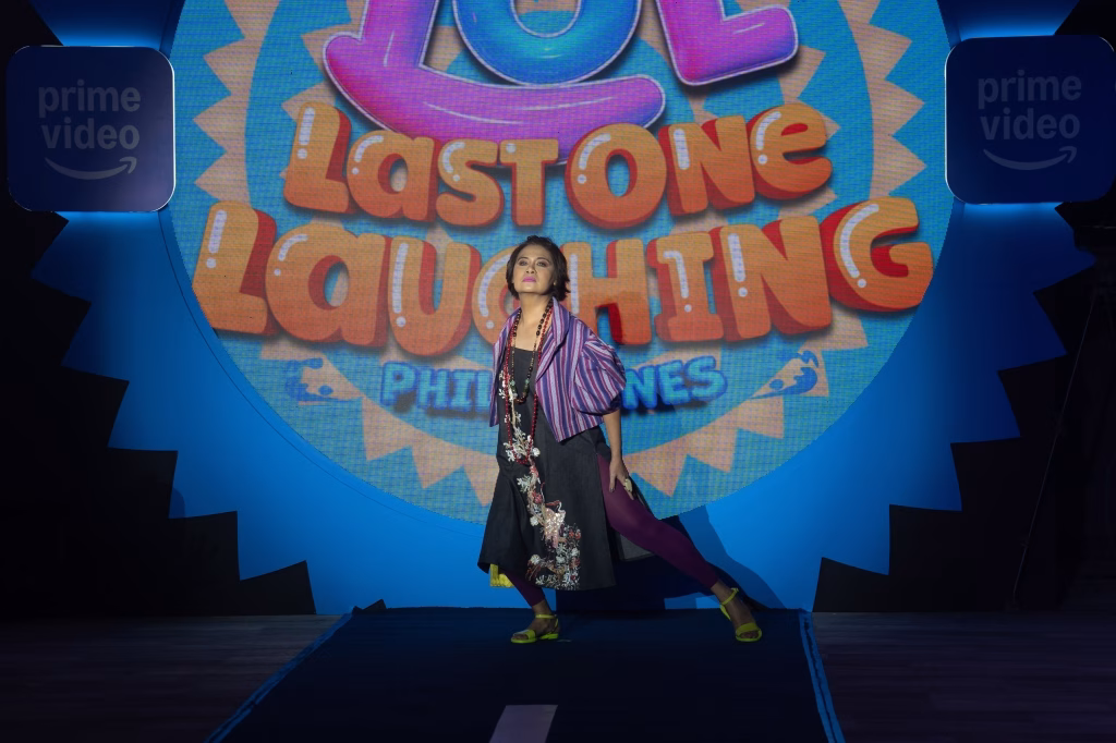 Candy - The contestants arrive in style on the blue carpet, making a dramatic entrance before joining the cast onstage for the media conference