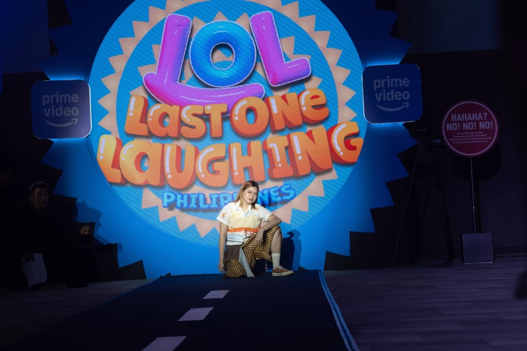 Charuth - The contestants arrive in style on the blue carpet, making a dramatic entrance before joining the cast onstage for the media conference